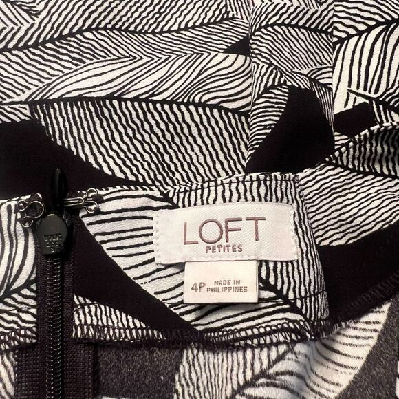 Loft petites patterned romper. Size 4P‎ - Picture 3 of 8